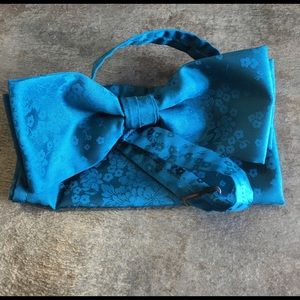 Smooth blue Bow tie and pocket square